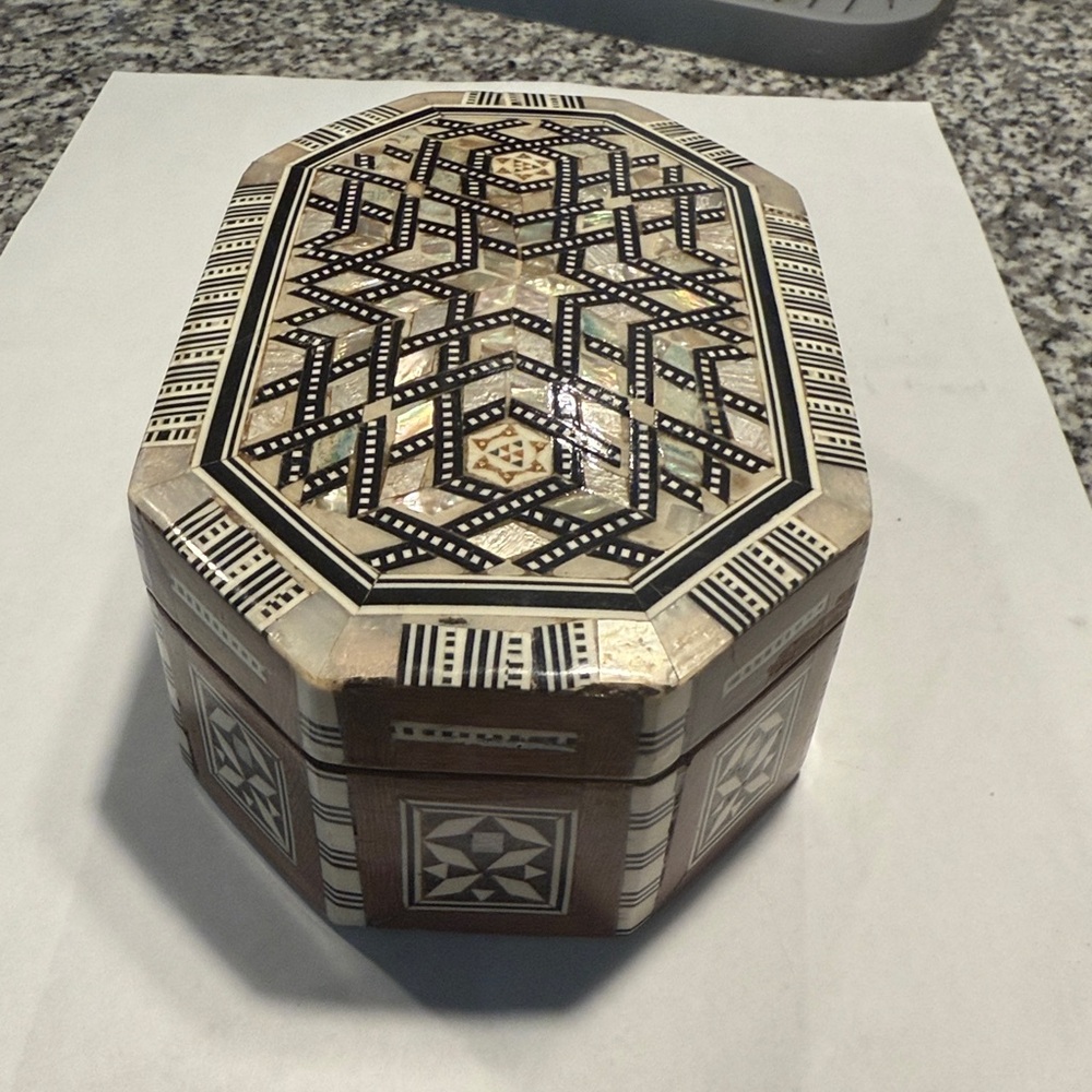 Intricate Geometric Inlay Box - Picture 6 of 8